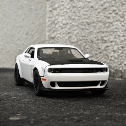 1:24 Dodge Challenger SRT Model Car