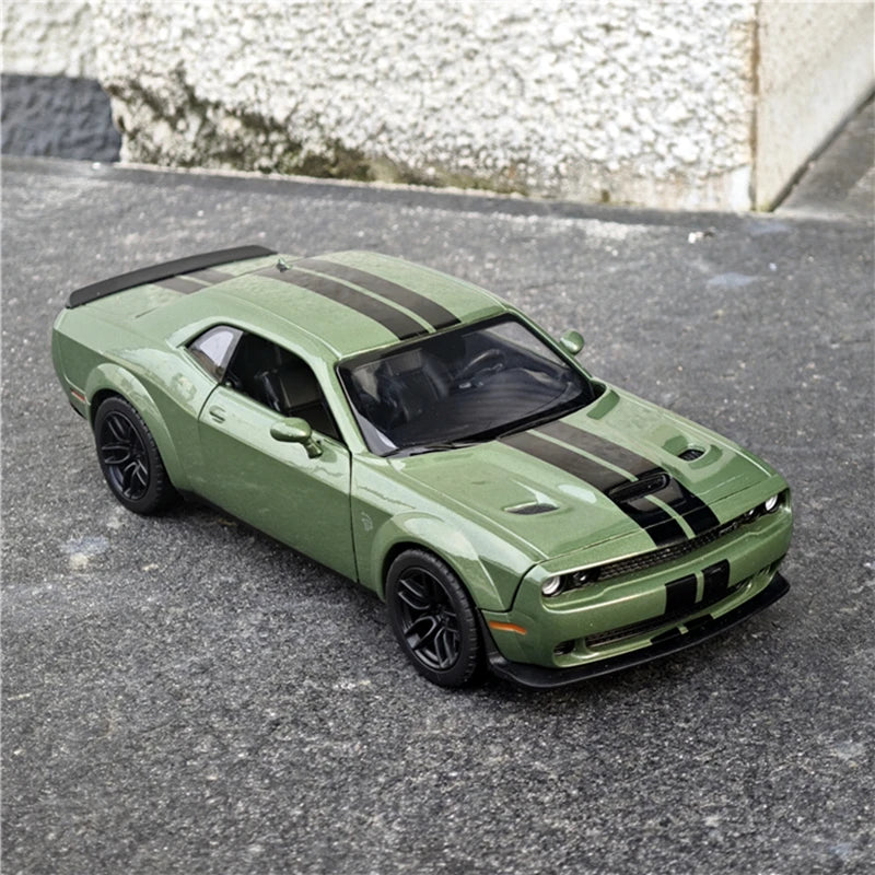 1:24 Dodge Challenger SRT Model Car